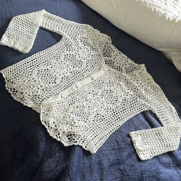 Crocheted Button up cardigan with Roses Down Center, Empire sleeves scal… - Picture 9 of 14